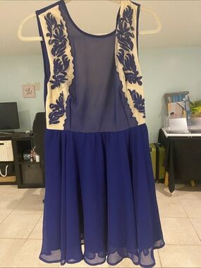Blue Embroidered Mesh Panel Sleeveless Dress. Petite size 8